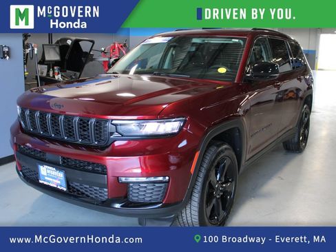 Used 2023 Jeep Grand Cherokee L Limited w/ Black Appearance Package AWD/4WD image 1