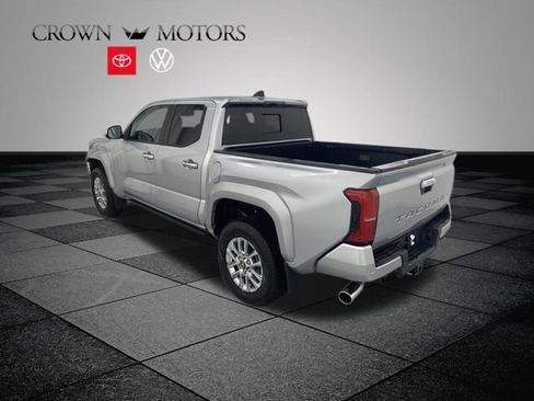 Used 2025 Toyota Tacoma Limited AWD/4WD image 4
