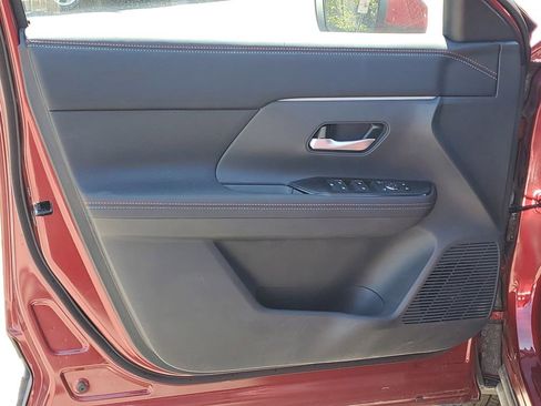 New 2025 Nissan Kicks SR image 8