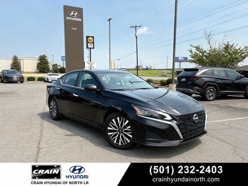 Used 2025 Nissan Altima 2.5 SV FWD image 1