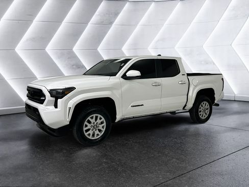 Used 2024 Toyota Tacoma SR5 image 3