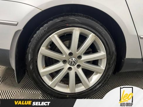Used 2010 Volkswagen Passat Komfort FWD image 29