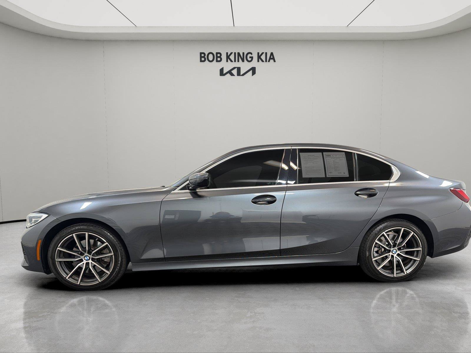 Used 2022 BMW 330i Sedan w/ Premium Package 2 RWD image 2