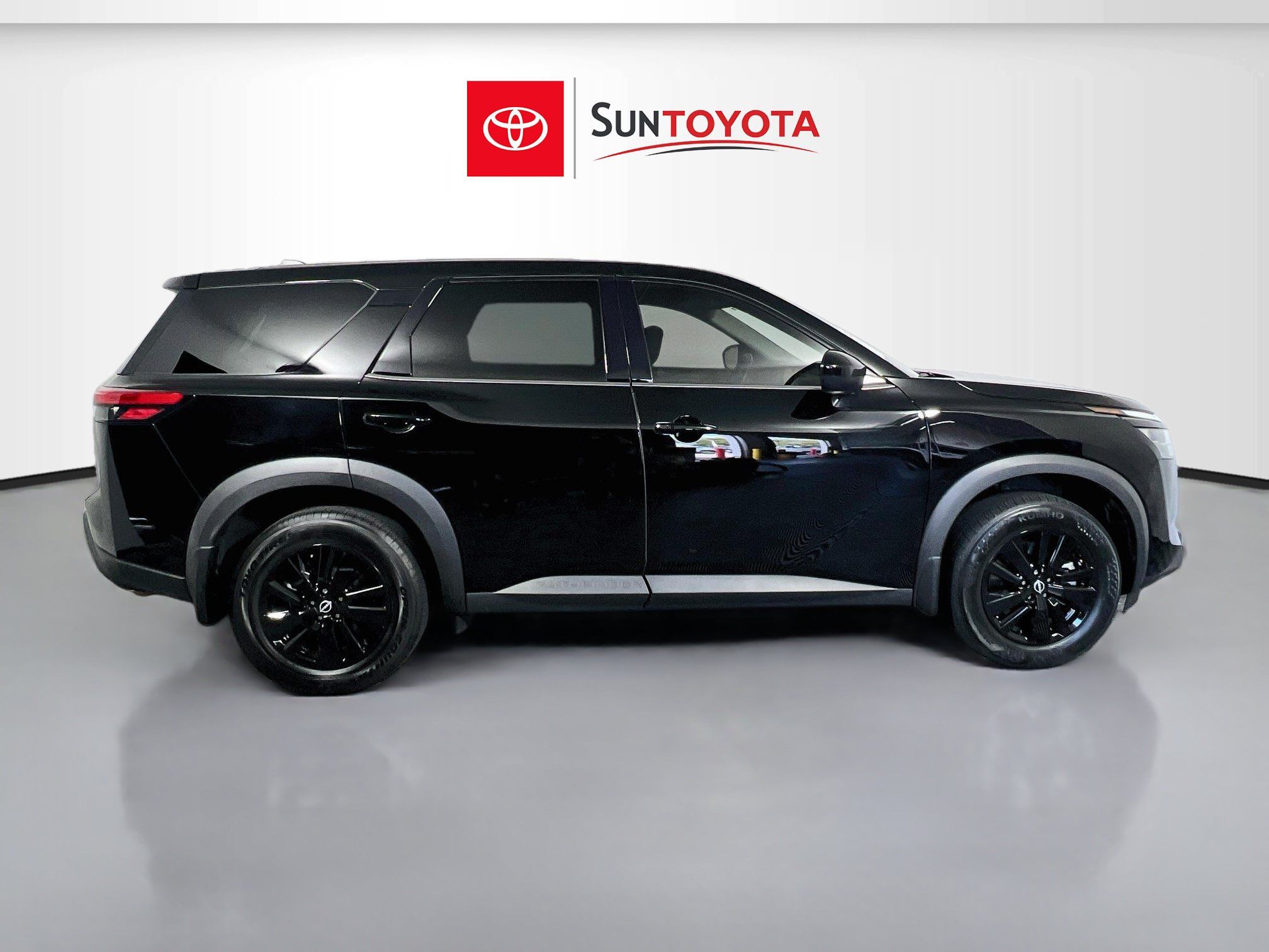 Used 2024 Nissan Pathfinder S AWD/4WD image 2