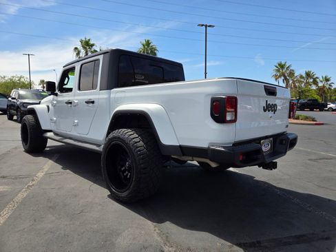 Used 2022 Jeep Gladiator Overland w/ Trailer Tow Package AWD/4WD image 4