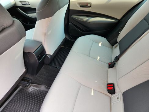 Used 2022 Toyota Corolla LE FWD image 13