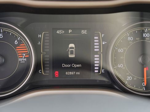 Used 2018 Jeep Cherokee Latitude w/ Safety Group image 30