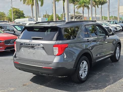 Used 2024 Ford Explorer XLT image 3
