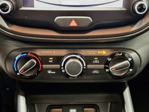 Used 2025 Kia Soul LX w/ LX Technology Package FWD image 14