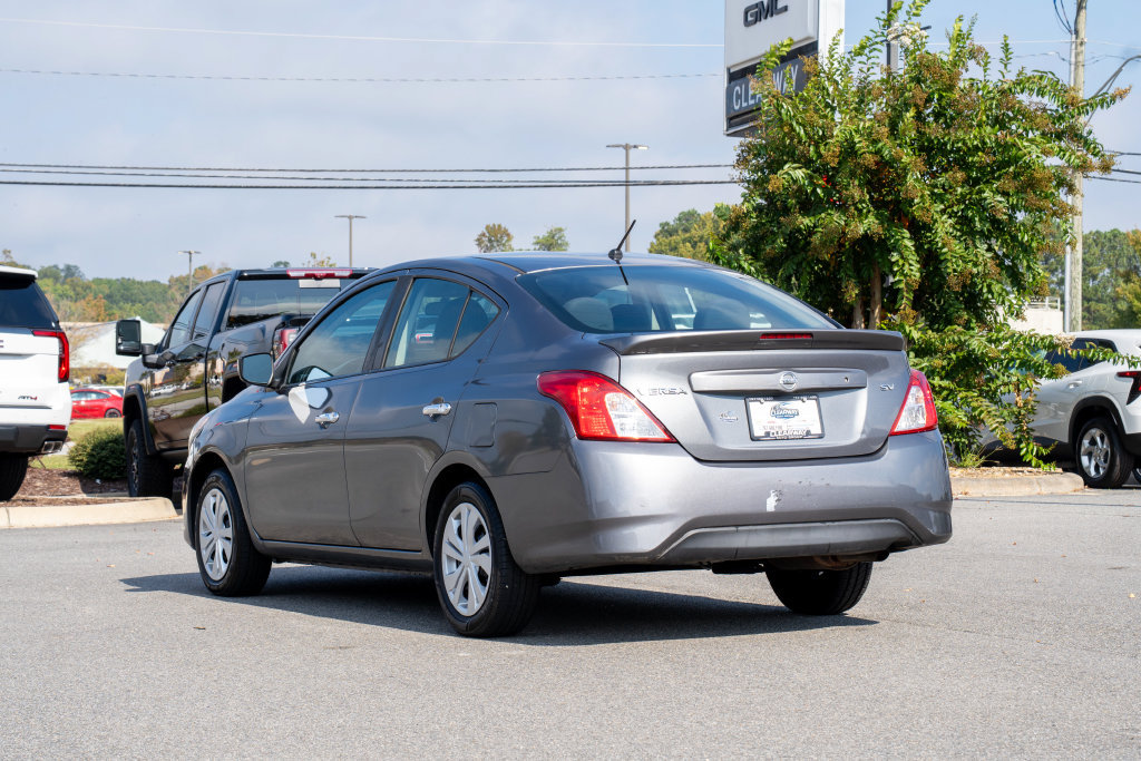 Used 2017 Nissan Versa SV FWD image 5