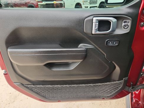 Used 2022 Jeep Gladiator Sport image 14