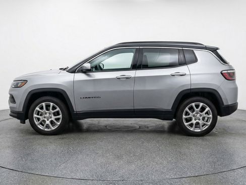 Used 2025 Jeep Compass Limited image 5
