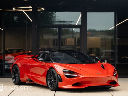 Used 2025 McLaren 750S Spider RWD image 1