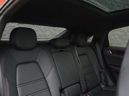Certified 2025 Porsche Cayenne GTS AWD/4WD image 37