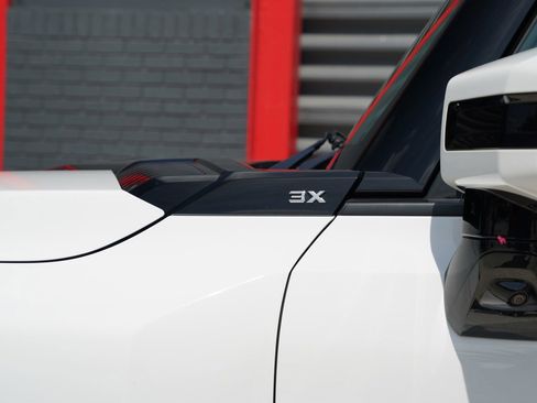 Used 2025 GMC Hummer EV 3X AWD/4WD image 10
