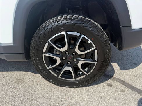 Used 2025 Jeep Compass Trailhawk AWD/4WD image 28
