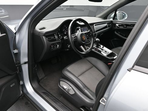Certified 2022 Porsche Macan AWD/4WD image 4