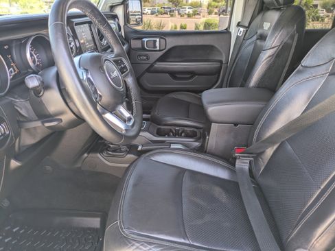 Used 2018 Jeep Wrangler Unlimited Sahara AWD/4WD image 25