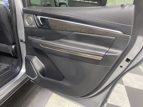 Used 2026 Buick Enclave Avenir image 19