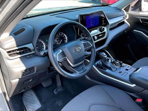 Certified 2024 Toyota Highlander LE image 16