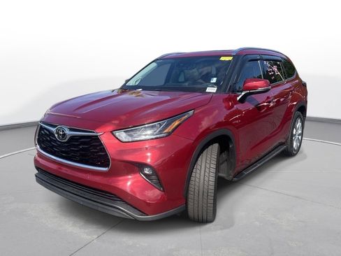 Used 2023 Toyota Highlander Limited FWD image 2