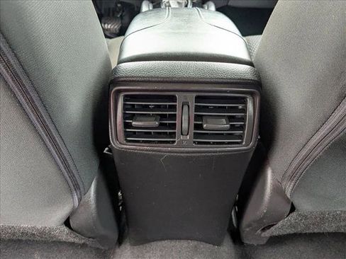 Used 2022 Nissan Rogue Sport S image 17