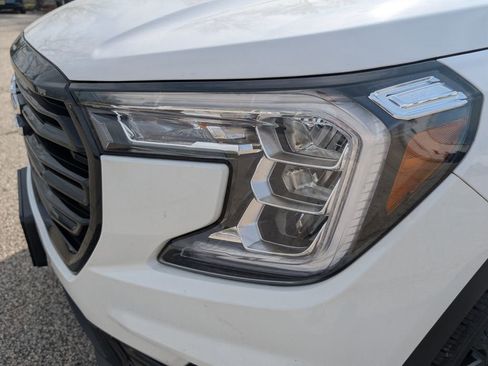 Used 2023 GMC Terrain SLT w/ Elevation Edition image 12