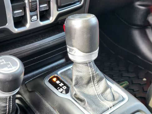 Used 2020 Jeep Wrangler Unlimited Sahara AWD/4WD image 26