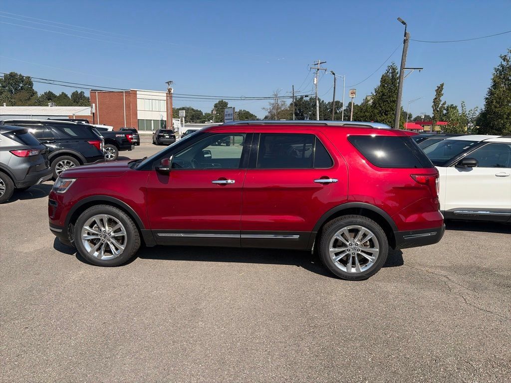 Used 2018 Ford Explorer Limited w/ Equipment Group 301A FWD image 3