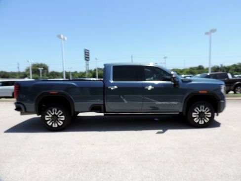 Certified 2024 GMC Sierra 3500 Denali Ultimate AWD/4WD image 4