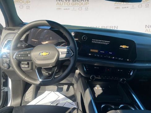New 2026 Chevrolet Suburban Premier w/ Sun And Tow Package AWD/4WD image 10