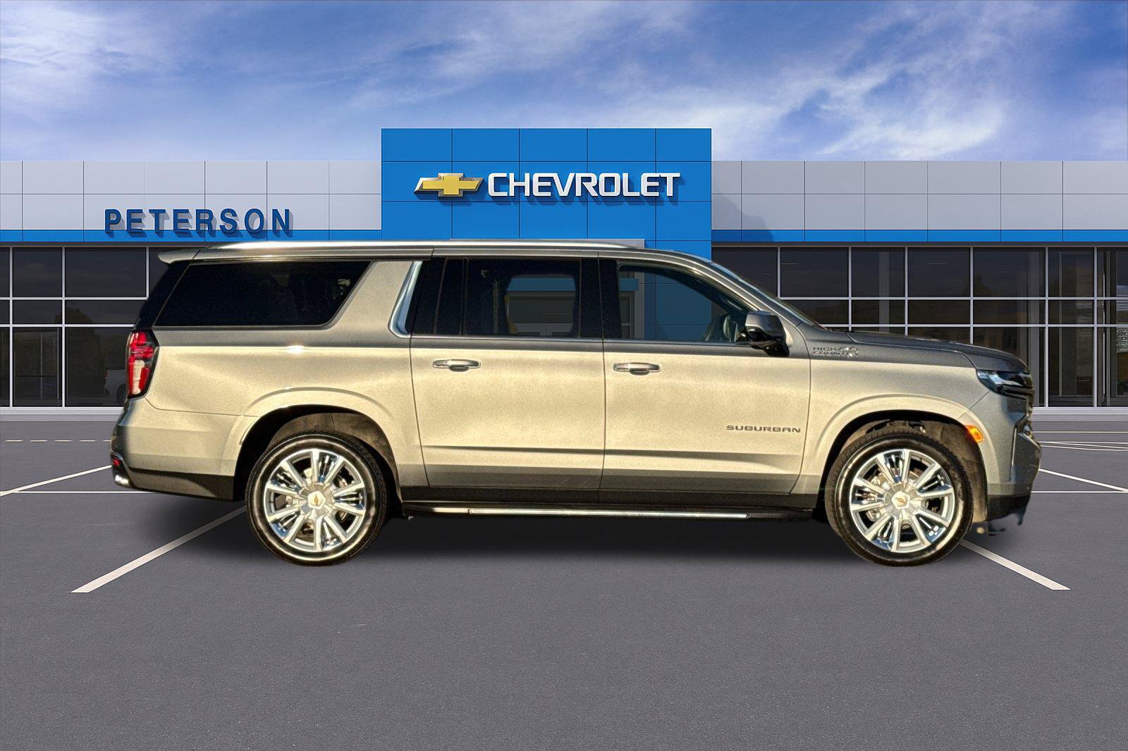 Used 2023 Chevrolet Suburban High Country AWD/4WD image 3