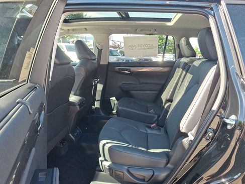 New 2026 Toyota Highlander Platinum AWD/4WD image 19