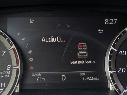 Used 2022 Toyota Highlander XLE AWD/4WD image 4