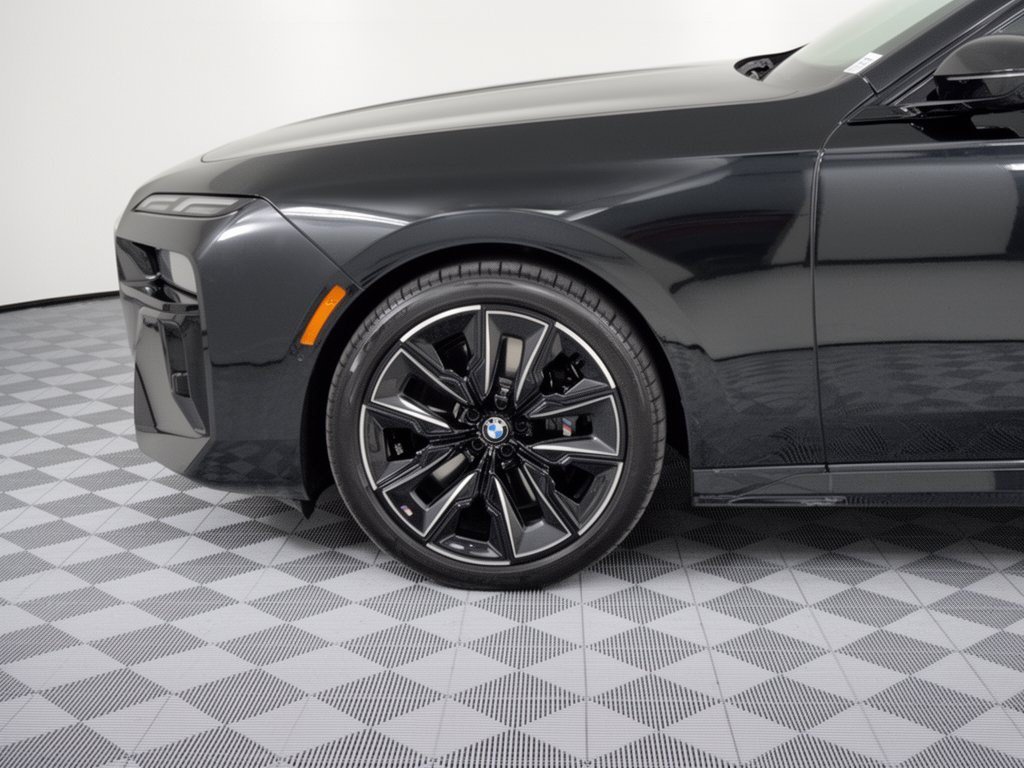 Used 2025 BMW 740i w/ Premium Package RWD image 13