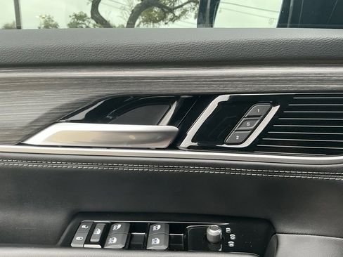 Used 2023 Jeep Wagoneer Series III w/ Premium Group I image 18