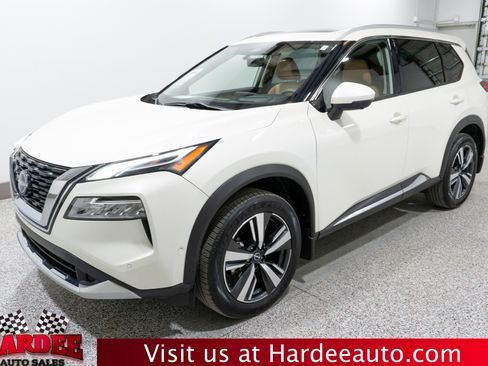 Used 2023 Nissan Rogue Platinum w/ Platinum Premium Package image 2