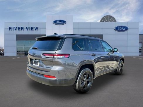 Used 2024 Jeep Grand Cherokee L Limited w/ Black Appearance Package AWD/4WD image 6