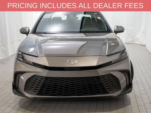 Used 2025 Toyota Camry SE FWD image 2