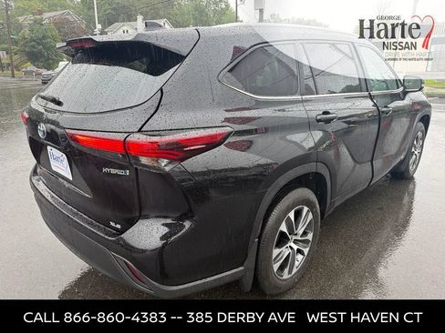 Used 2024 Toyota Highlander XLE AWD/4WD image 8