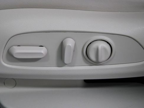 Used 2024 Buick Enclave Essence w/ Technology Package image 19