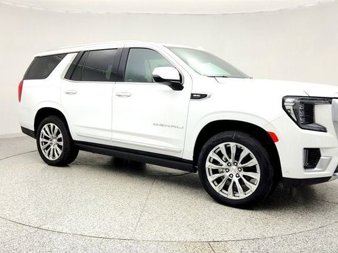 Used 2024 GMC Yukon Denali w/ Denali Reserve Package image 3