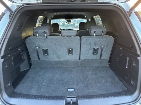 Used 2025 Chevrolet Traverse LT image 17