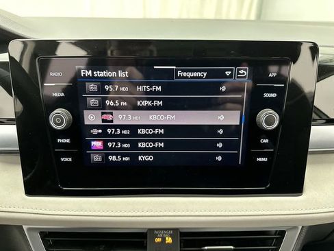 Certified 2025 Volkswagen Taos SE image 18