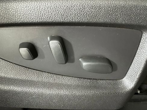 Used 2017 GMC Yukon SLT image 39