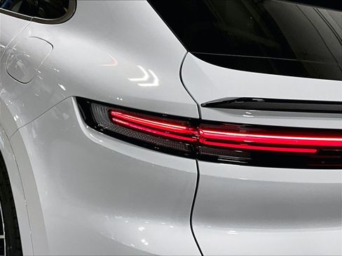 New 2026 Porsche Cayenne Turbo image 25