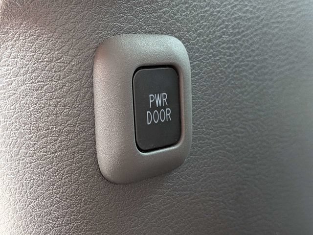 Used 2024 Toyota Sienna XLE FWD image 17