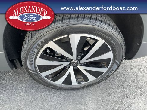 Used 2024 Volkswagen Taos SE image 7