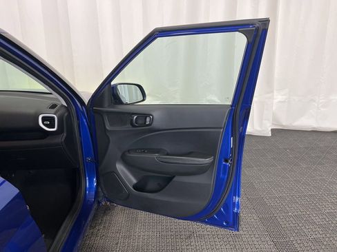 Used 2022 Hyundai Venue Limited image 20