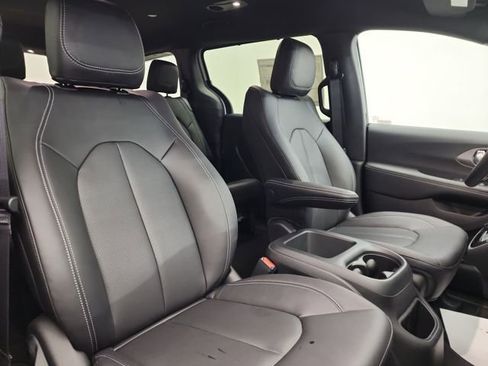 New 2026 Chrysler Pacifica Select image 34